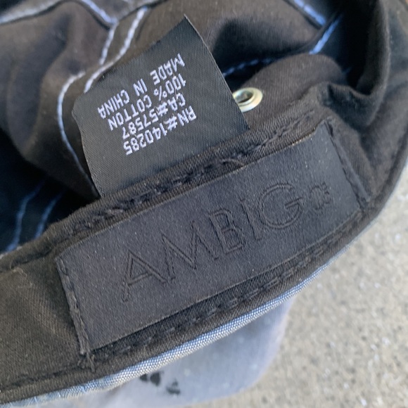 Ambiguous hat - Picture 3 of 3